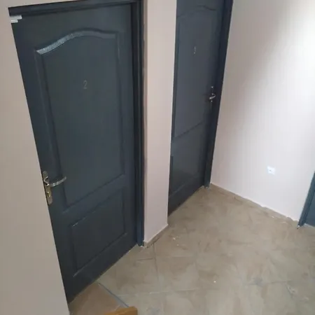 Apartament Tanie Pokoj Nr 3 1-4 Osobowy Z Lazienka Na Korytarzu *