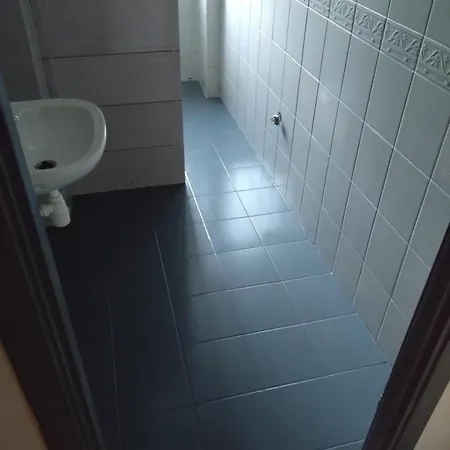 Tanie Pokoj Nr 3 1-4 Osobowy Z Lazienka Na Korytarzu