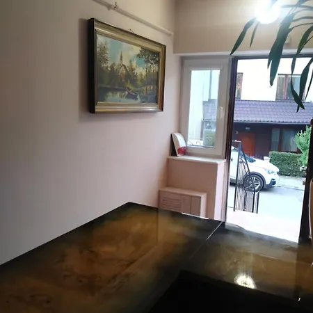 Tanie Pokoj Nr 3 1-4 Osobowy Z Lazienka Na Korytarzu Apartament *