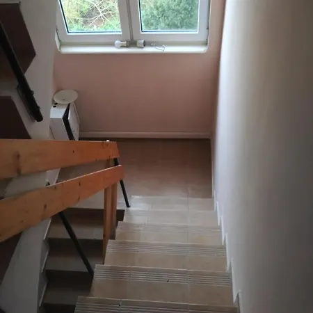 Tanie Pokoj Nr 3 1-4 Osobowy Z Lazienka Na Korytarzu * Gdaňsk