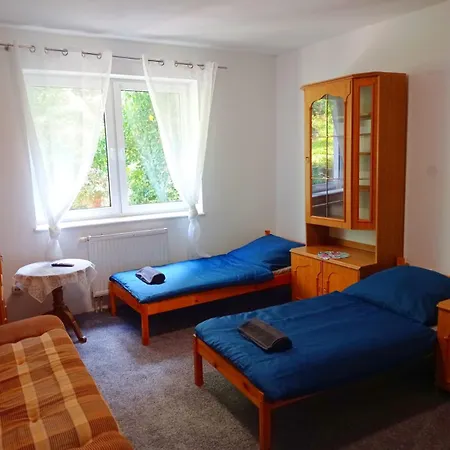 Tanie Pokoj Nr 3 1-4 Osobowy Z Lazienka Na Korytarzu Apartament *